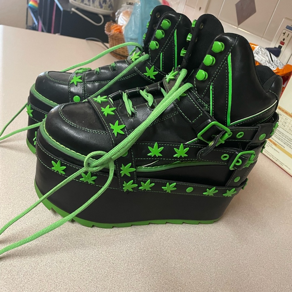 YRU QOZMO 420 platform shoes